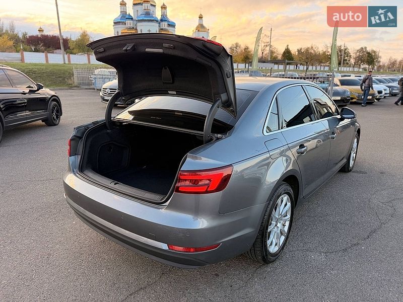 Седан Audi A4 2018 в Кривом Роге