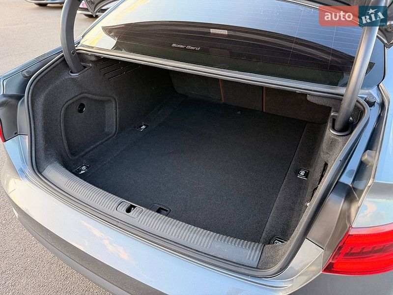 Седан Audi A4 2018 в Кривом Роге
