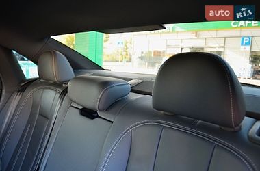 Седан Audi A4 2022 в Киеве