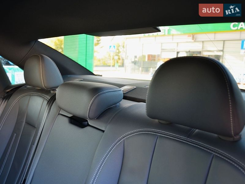 Седан Audi A4 2022 в Киеве