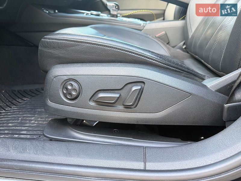 Седан Audi A4 2017 в Львове