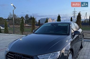 Седан Audi A4 2015 в Львове