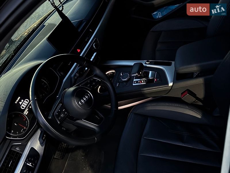 Седан Audi A4 2015 в Львове