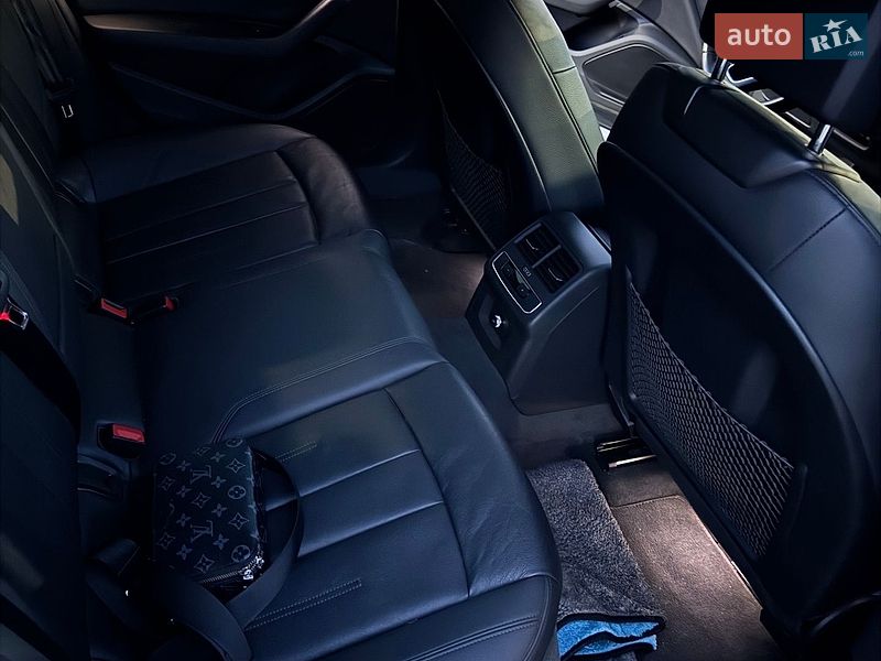 Седан Audi A4 2015 в Львове