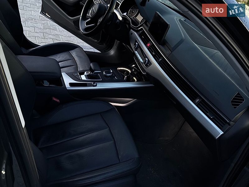 Седан Audi A4 2015 в Львове
