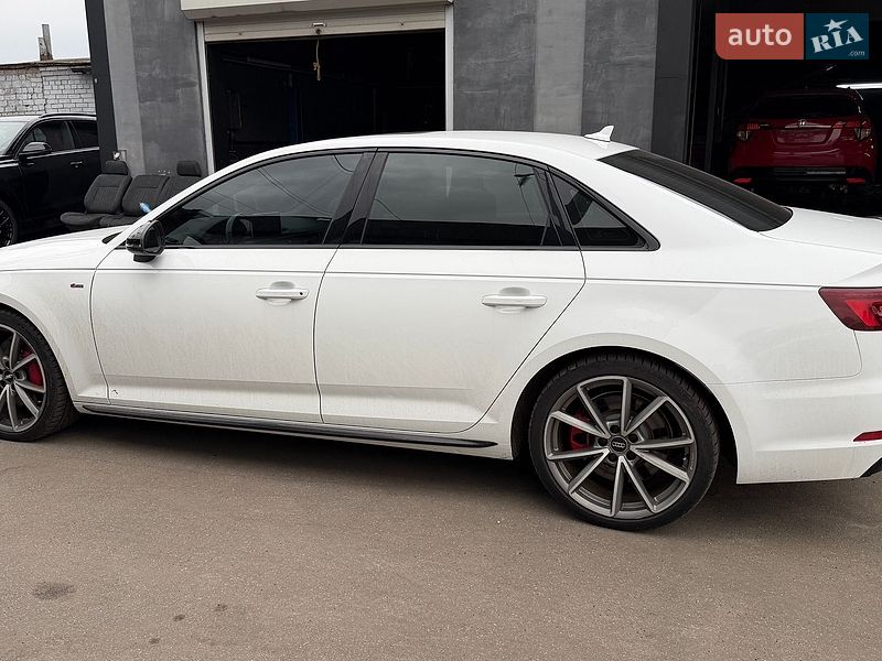 Седан Audi A4 2018 в Киеве