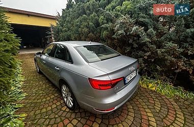Седан Audi A4 2015 в Комарному