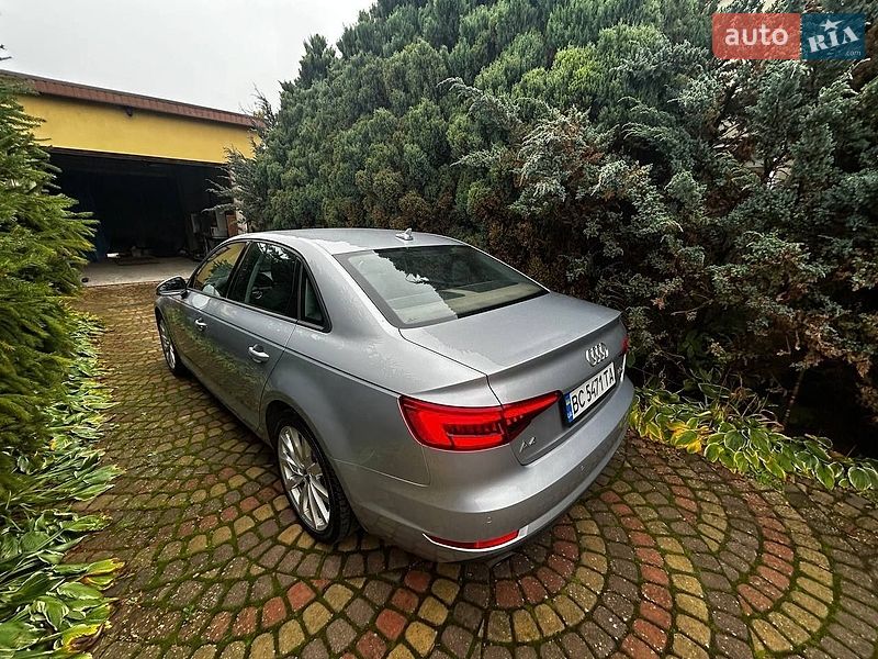 Седан Audi A4 2015 в Комарному