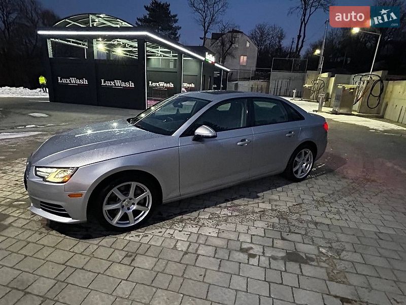Седан Audi A4 2015 в Комарному