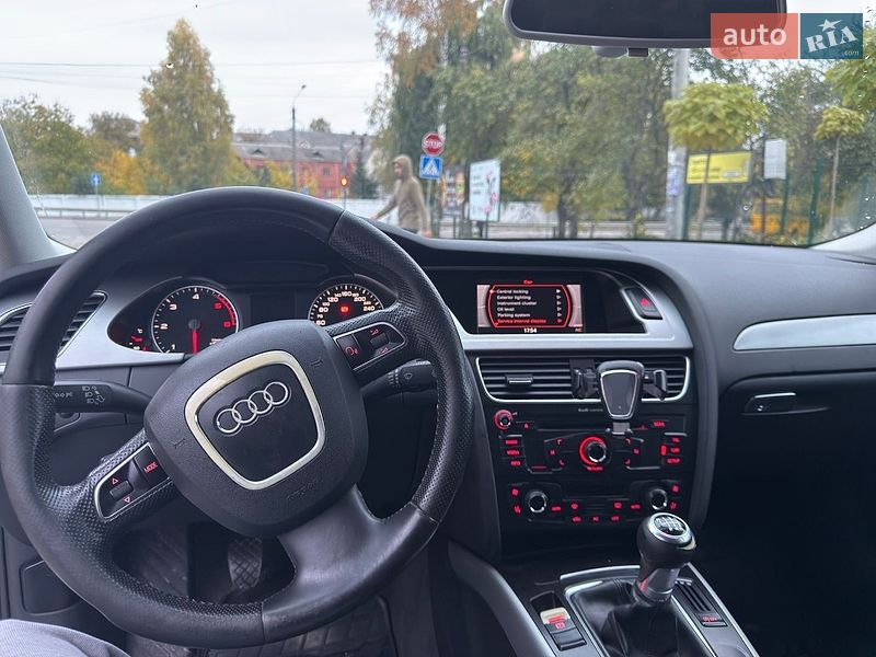 Седан Audi A4 2011 в Остроге