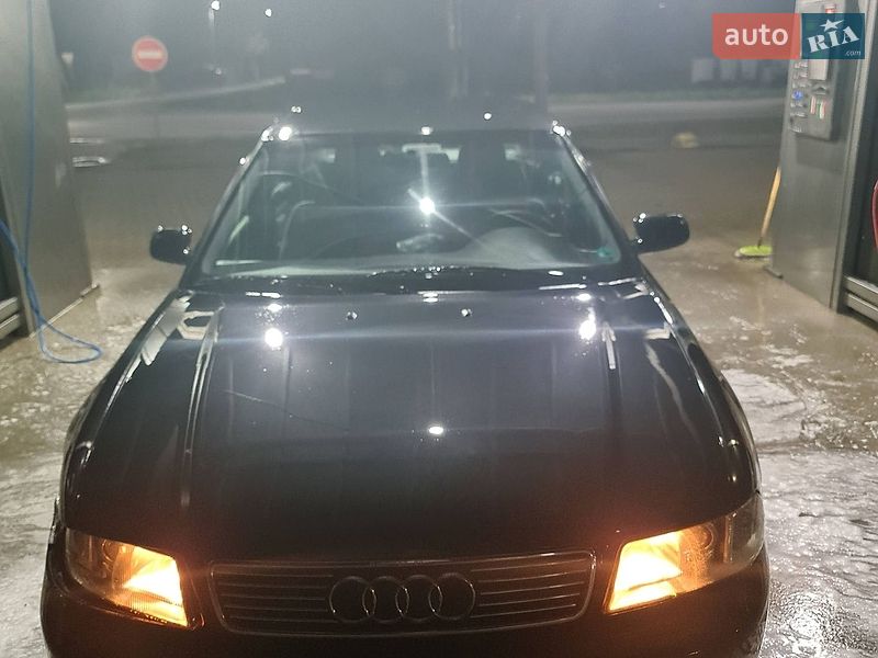 Седан Audi A4 1999 в Ужгороде