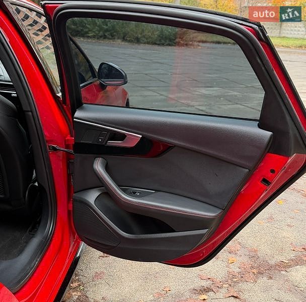 Седан Audi A4 2018 в Киеве