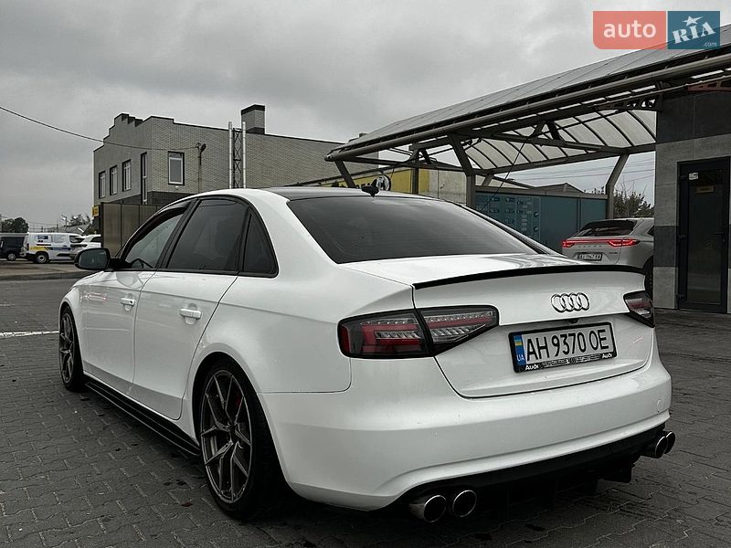 Седан Audi A4 2014 в Буче