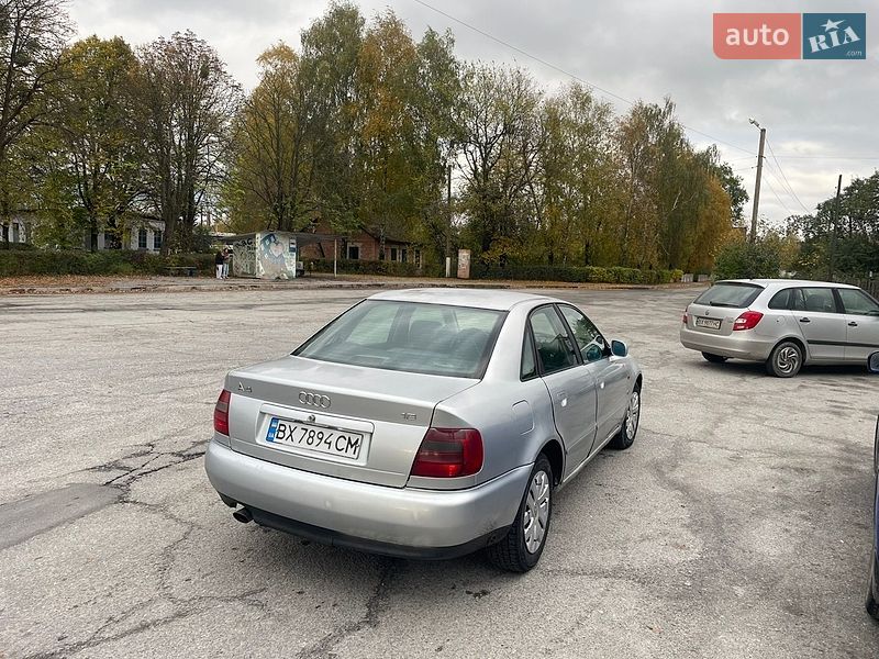Седан Audi A4 1998 в Полонном