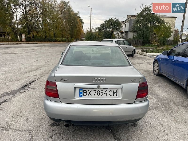 Седан Audi A4 1998 в Полонном