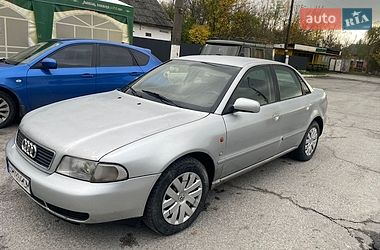 Седан Audi A4 1998 в Полонном