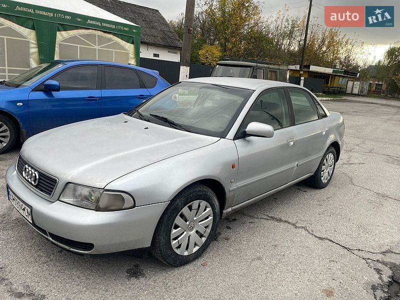 Седан Audi A4 1998 в Полонном