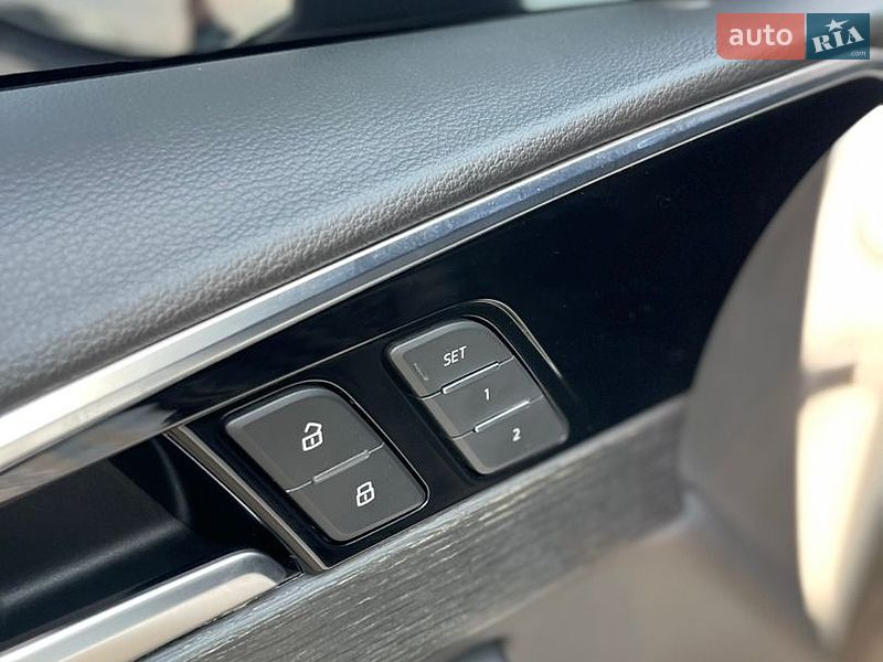 Седан Audi A4 2021 в Стрые