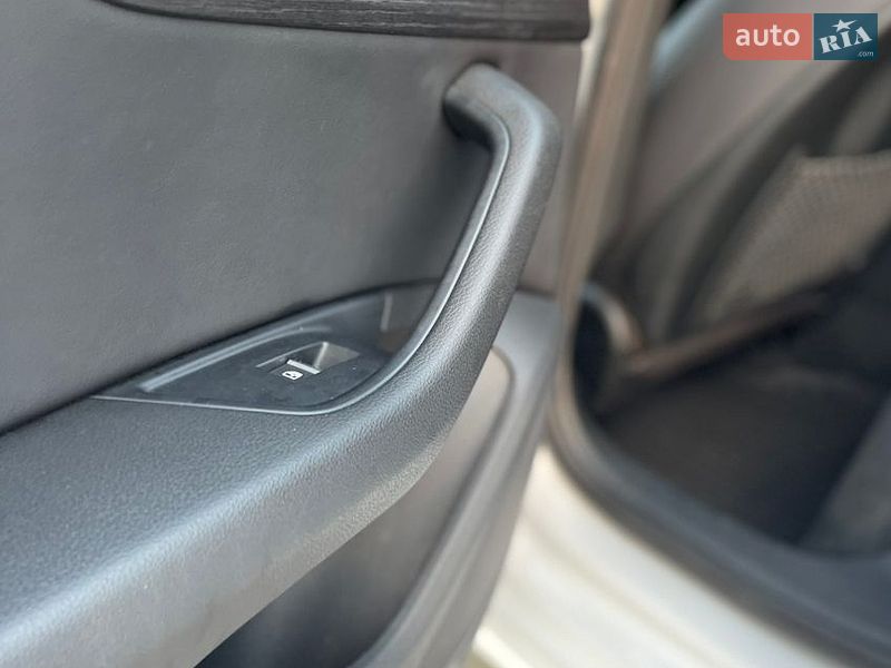 Седан Audi A4 2021 в Стрые