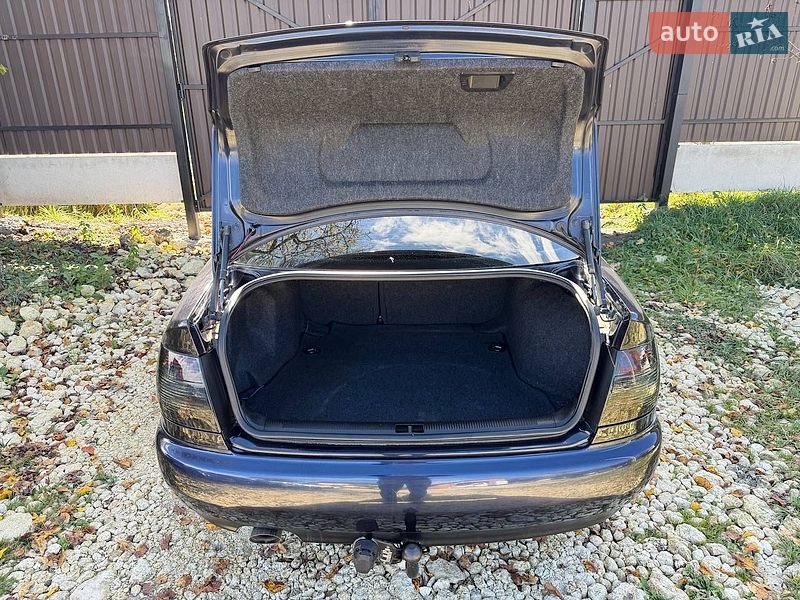 Седан Audi A4 1997 в Дрогобичі