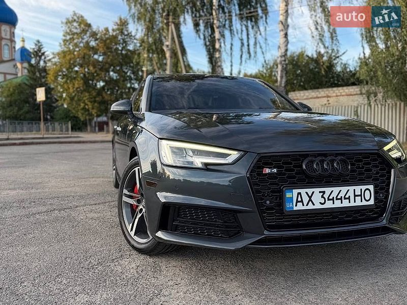 Седан Audi A4 2015 в Первомайске