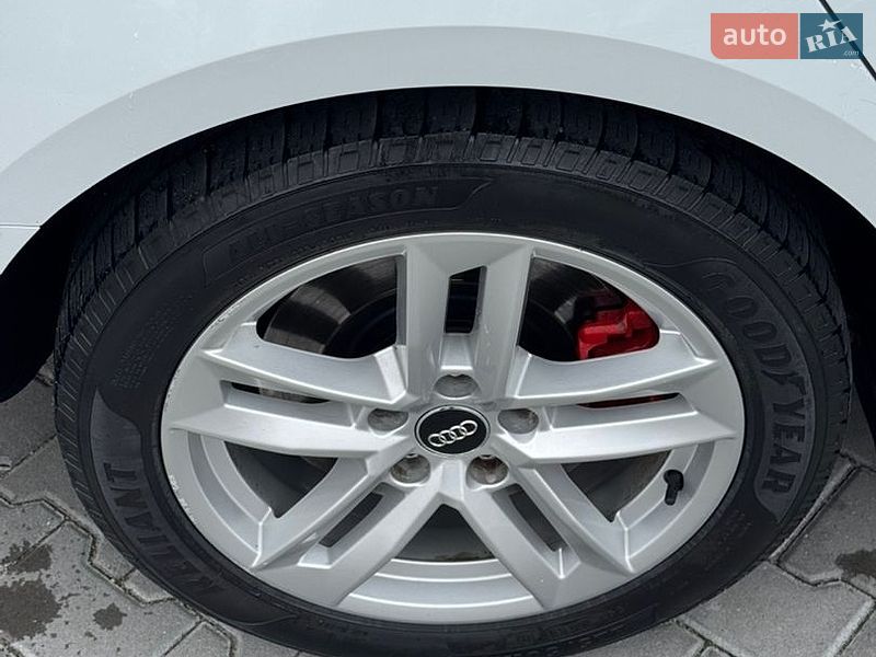 Седан Audi A4 2016 в Хмельницком
