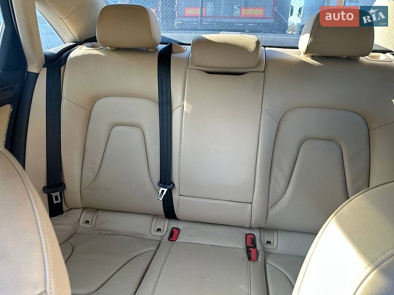 Седан Audi A4 2014 в Львові
