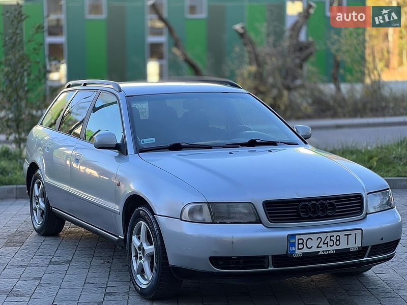 Универсал Audi A4 1997 в Новояворовске