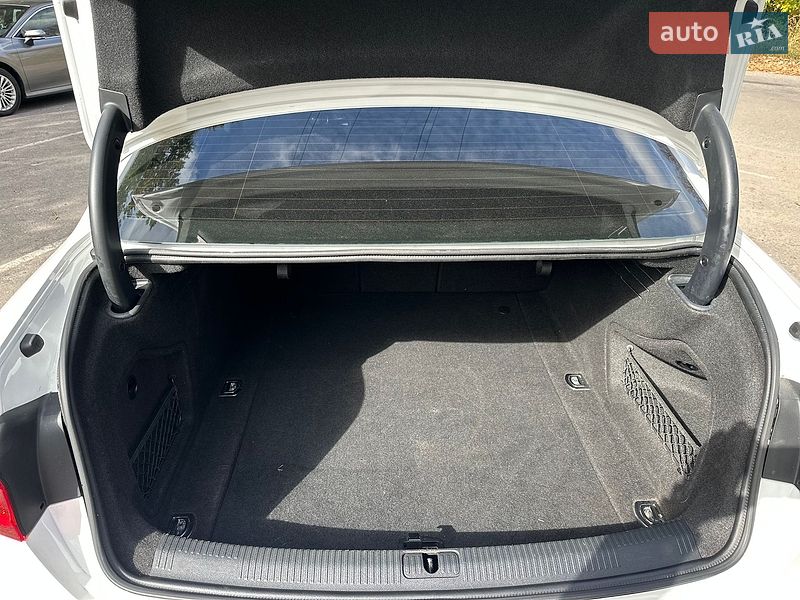 Седан Audi A4 2015 в Полтаве