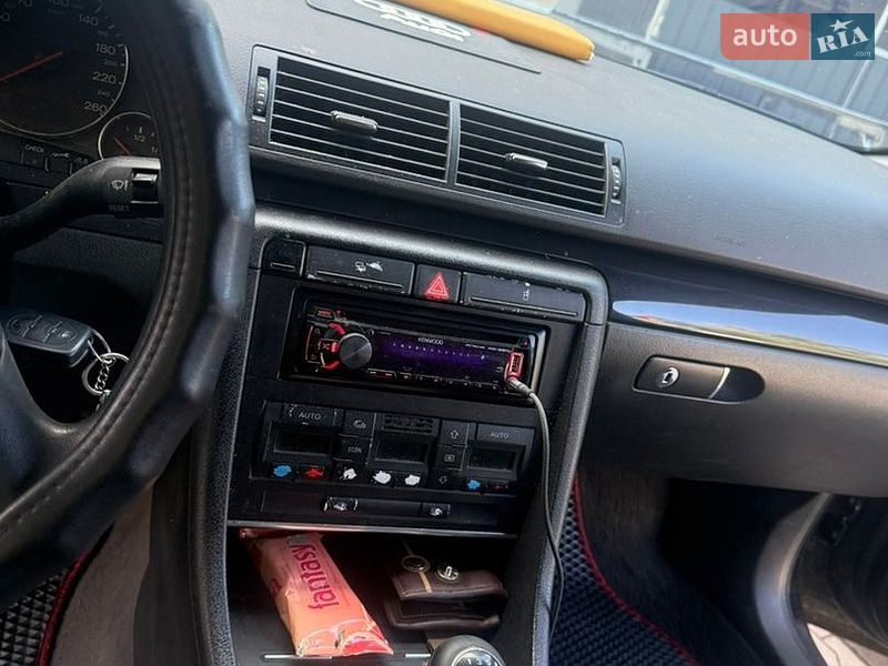 Седан Audi A4 2002 в Чернівцях