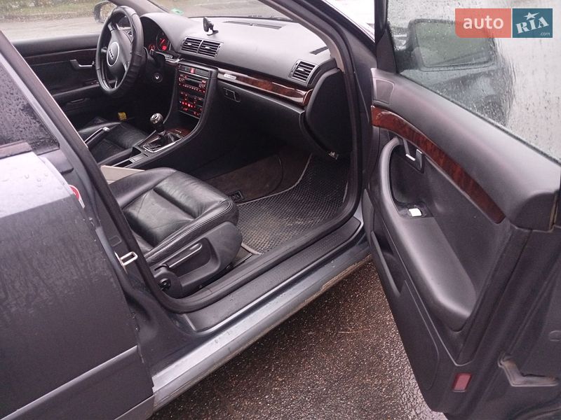 Седан Audi A4 2001 в Первомайске