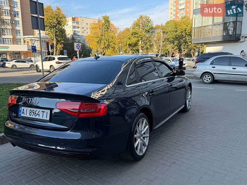 Седан Audi A4 2015 в Львове