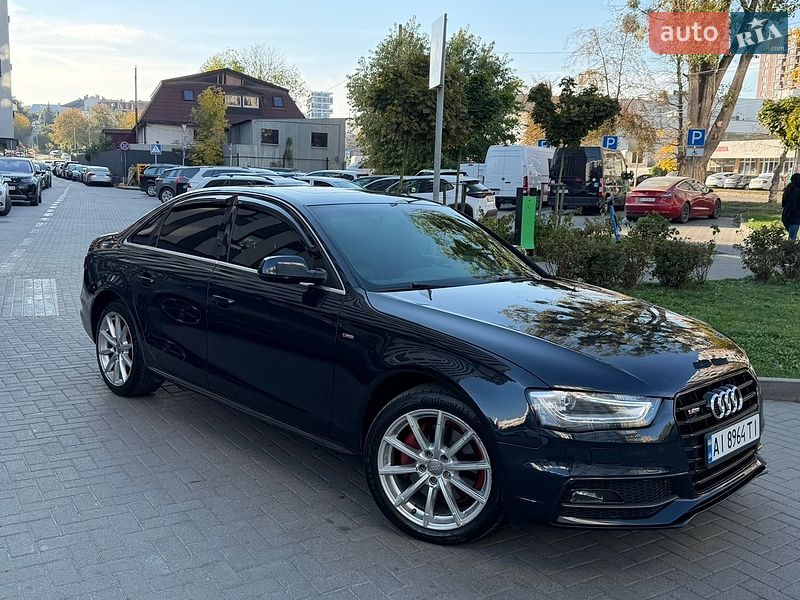Седан Audi A4 2015 в Львове
