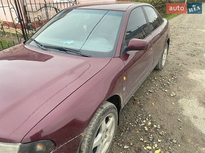 Седан Audi A4 1997 в Рогатині