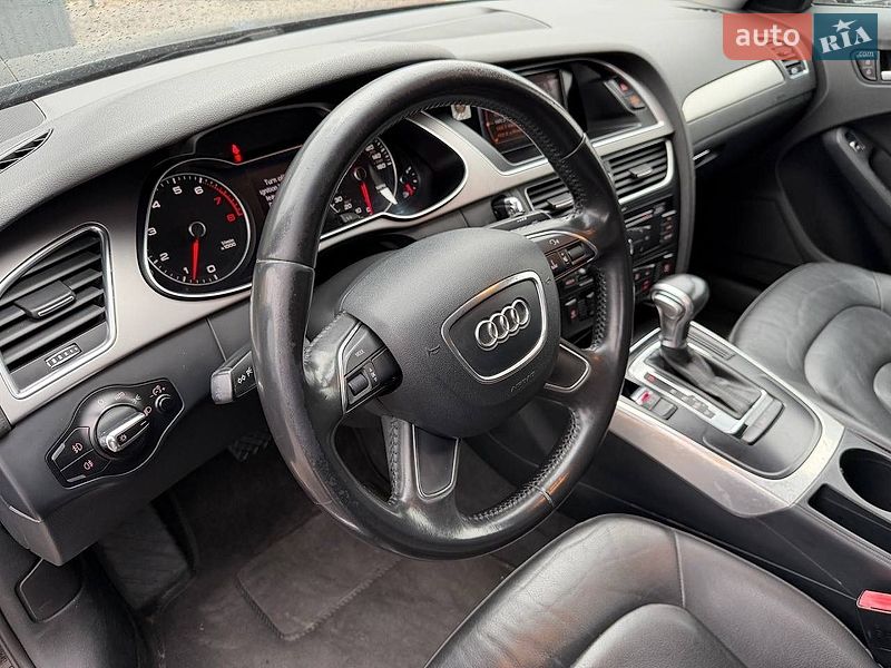 Седан Audi A4 2013 в Винниках