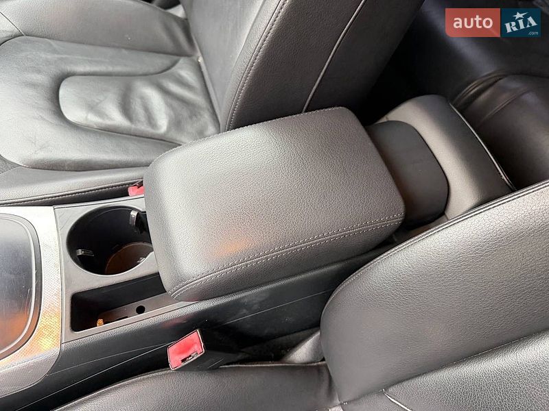 Седан Audi A4 2013 в Винниках