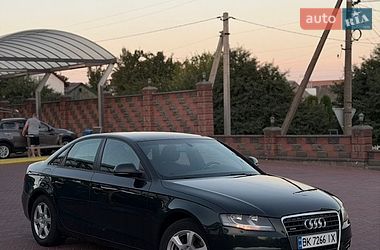 Седан Audi A4 2009 в Березному