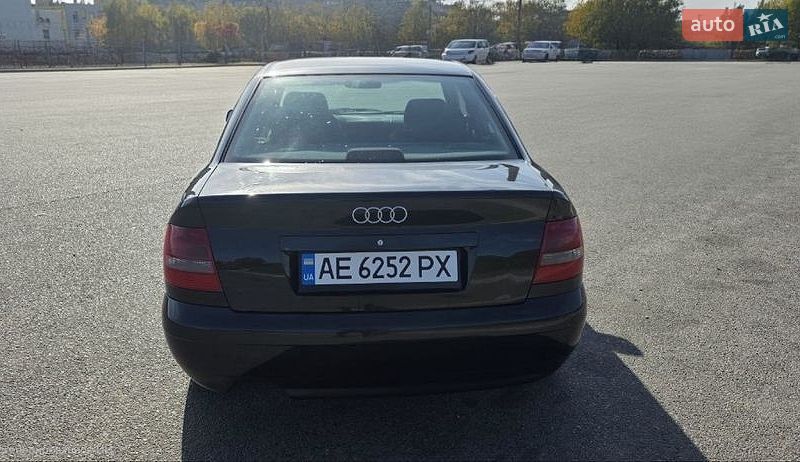 Седан Audi A4 1999 в Днепре