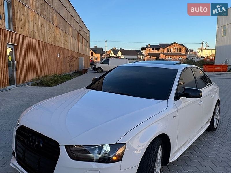 Седан Audi A4 2015 в Львові