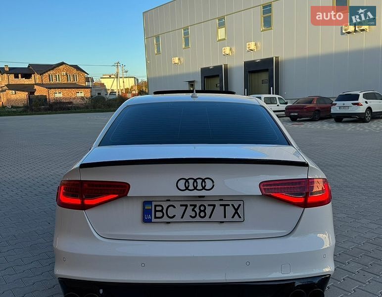 Седан Audi A4 2015 в Львові