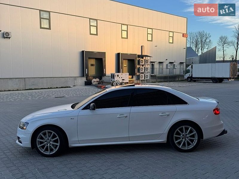 Седан Audi A4 2015 в Львові