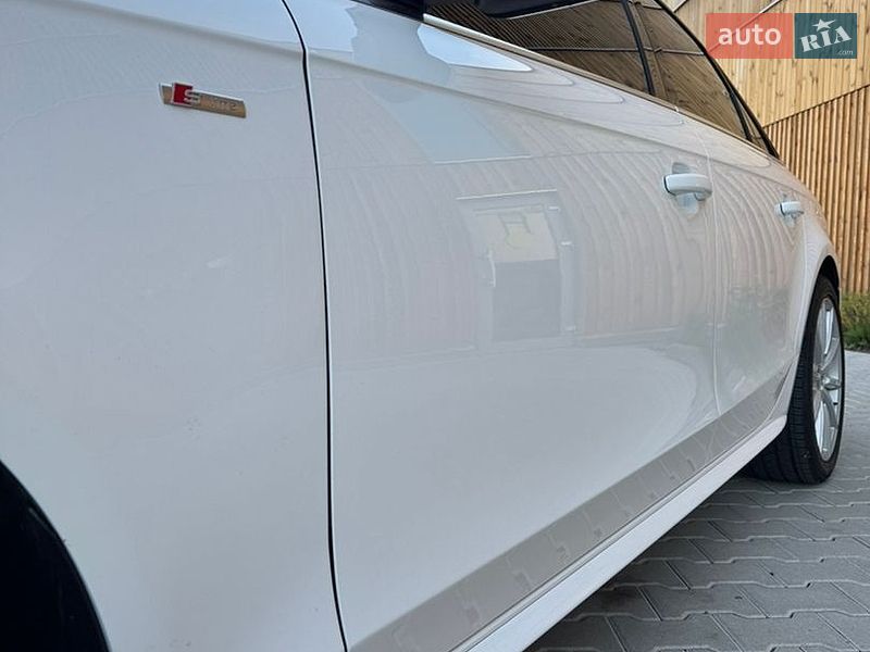 Седан Audi A4 2015 в Львові
