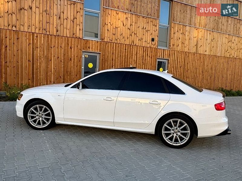 Седан Audi A4 2015 в Львові
