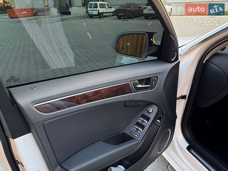 Седан Audi A4 2015 в Львові
