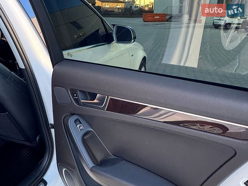 Седан Audi A4 2015 в Львові