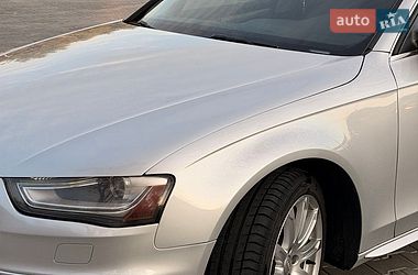 Седан Audi A4 2014 в Львове
