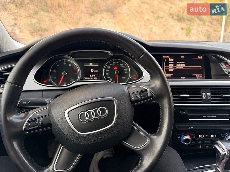 Седан Audi A4 2014 в Львове