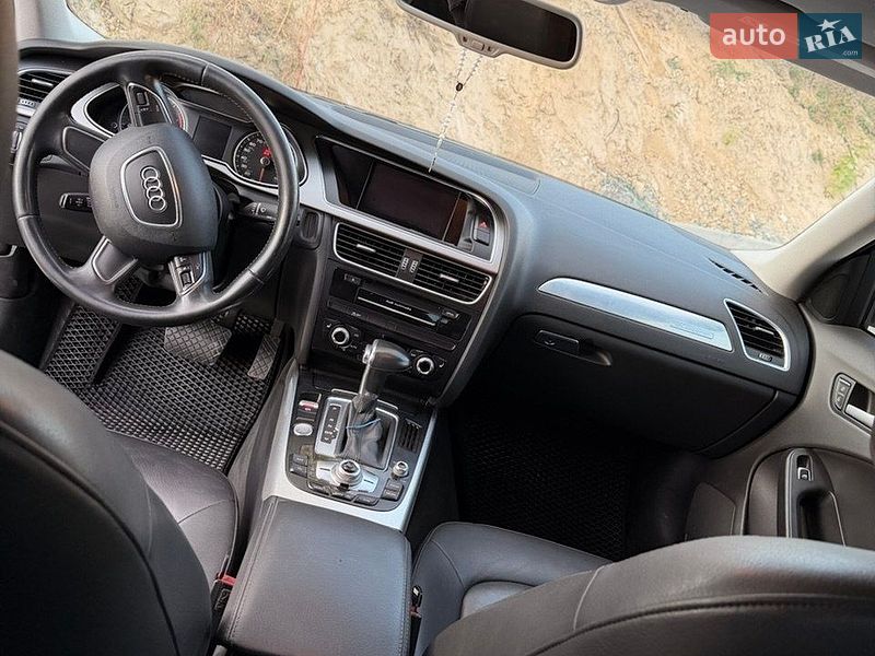 Седан Audi A4 2014 в Львове
