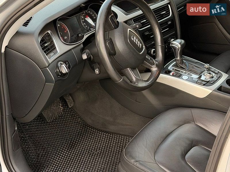 Седан Audi A4 2014 в Львове