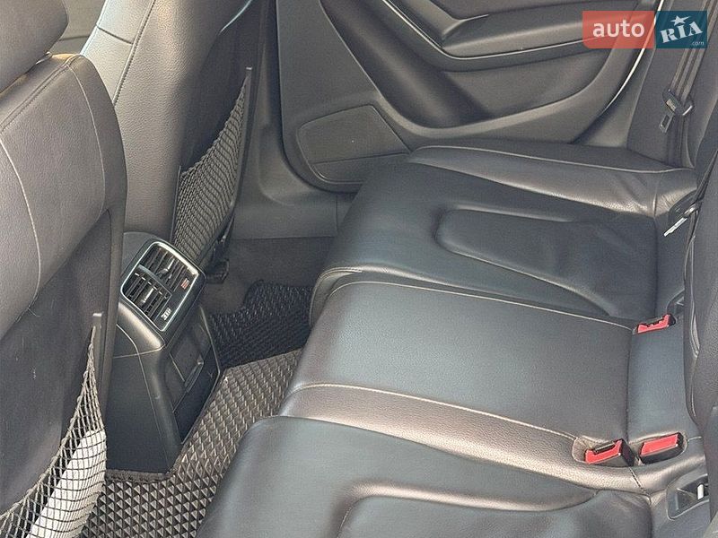 Седан Audi A4 2014 в Львове